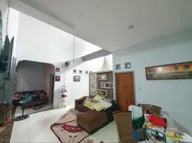 Dijual Rumah Hook 3 lantai di Srondol Wetan Banyumanik