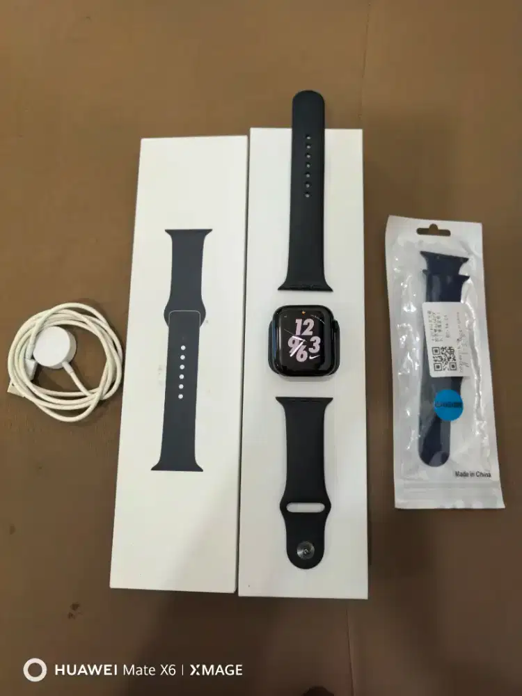 iWatch se gen 2 ibox 44mm BH97  Bonus Strap