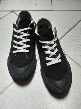 Kets Vans off the wall