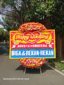 Karangan papan bunga Happy wedding
