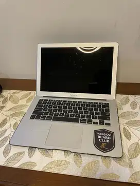 Macbook air 13 inc 2012 - Dijual Cepat