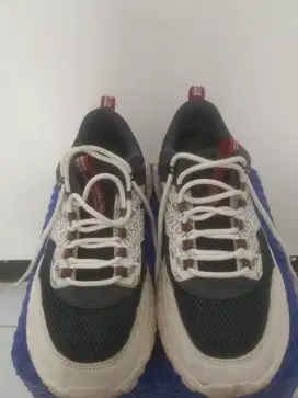 Sepatu skeachers urban monster