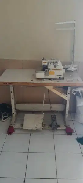 Mesin obras siruba 747F