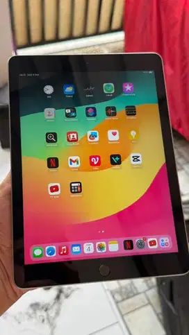 Apple iPad 6th Gen 9.7 Inch Wi-Fi [Model A1893] – Kondisi Mulus