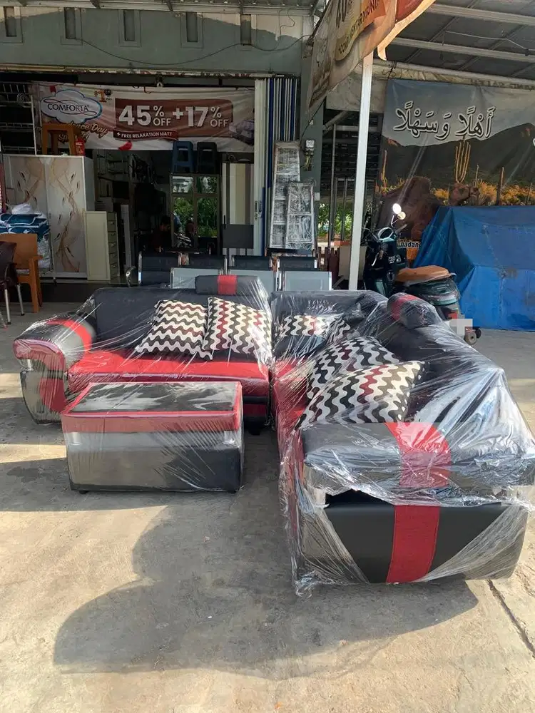 Sofa L sudut maroon hitam