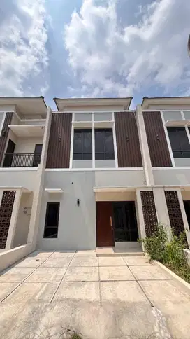 Rumah SIAP HUNI 2 Lantai Kondisi Istimewa Depan BPK Jateng Banyumanik