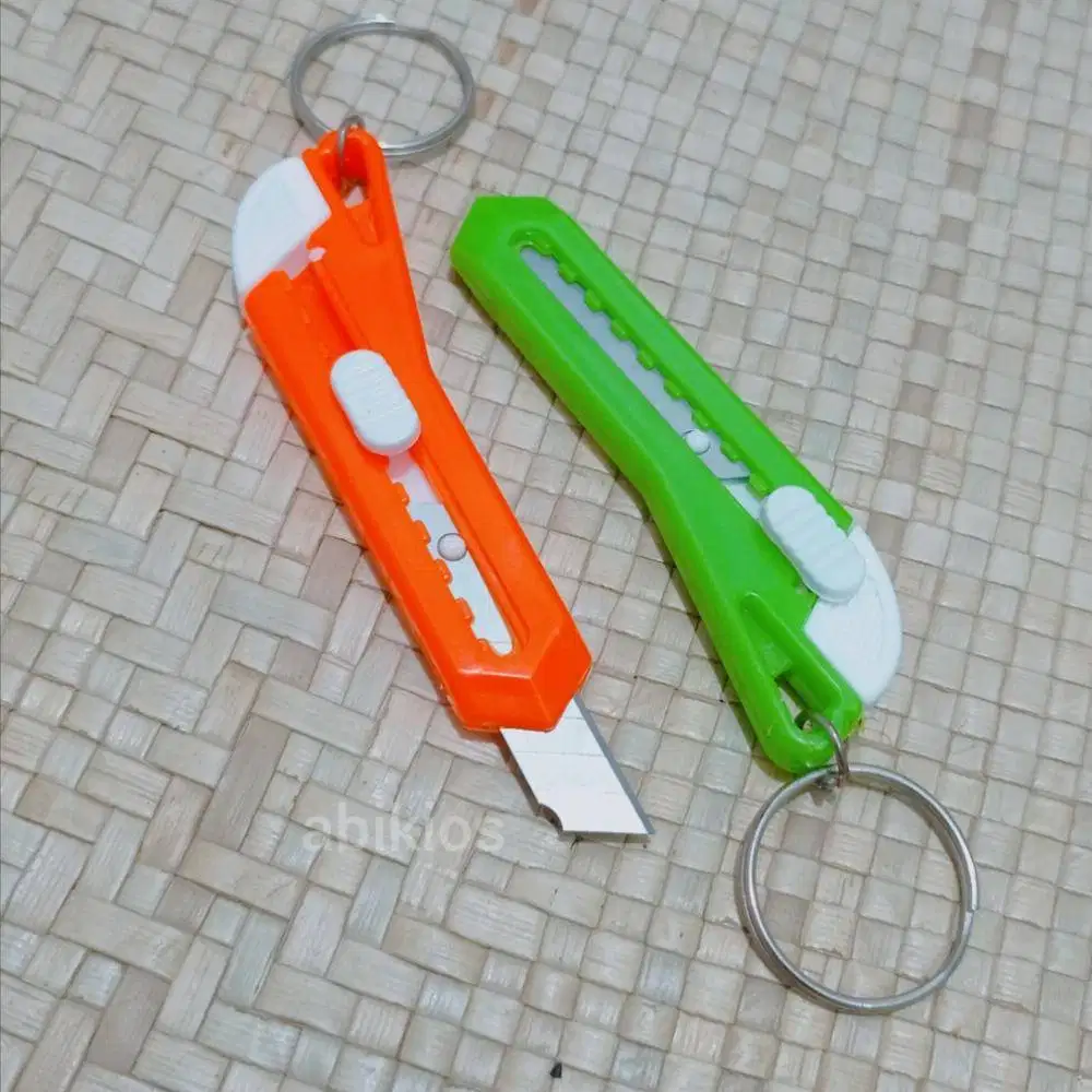 pisau berbentuk gantungan keren gk11 multi warna