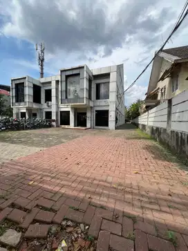 Disewakan ruko gandeng 3 Lantai siap pakai at Kemang Jaksel
