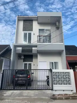 Rumah minimalis 2 lantai siap huni dalam cluster di Rangkapan Jaya Bar
