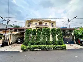 Rumah Mewah 3 Lantai di Pancoran Jaksel