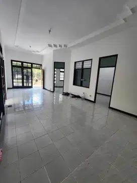 Rumah Baru Full Renov dan Full AC, dekat GM, Dharmahusada Permai, SBY
