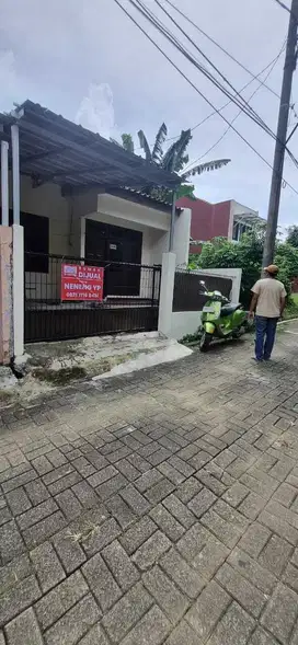 For Sale Rumah di Villa Jombang Baru