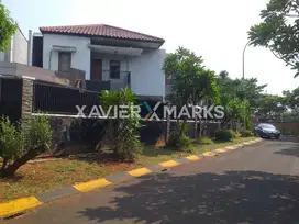 RUMAH HOOK HOEK PUSPITA LOKA BSD ADA SWIMMING POOL
