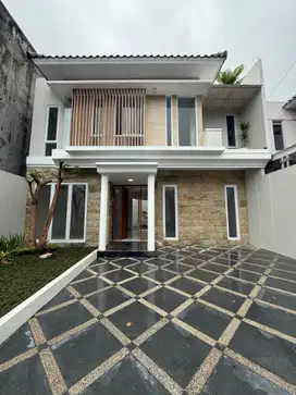 RUMAH MEWAH 2 LANTAI DENGAN TANAH LUAS ISTIMEWA DI JALAN PALAGAN KM 7