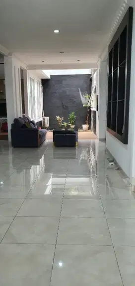 DIJUAL .RUMAH 2 LANTAI DI CLUSTER DEPAN KOTA WISATA, DEKAT MAL
