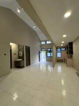 Disewakan CEPAT Rumah Siap Huni di Perumahan Citra 5, Jakarta Barat