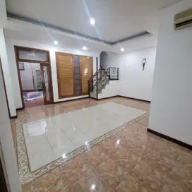 Jual Cepat Rumah di Taman Aries, Harga Rp. 3,5 M