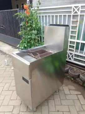 Deepfryer kapasitas minyak 18L ukuran 40x70x85