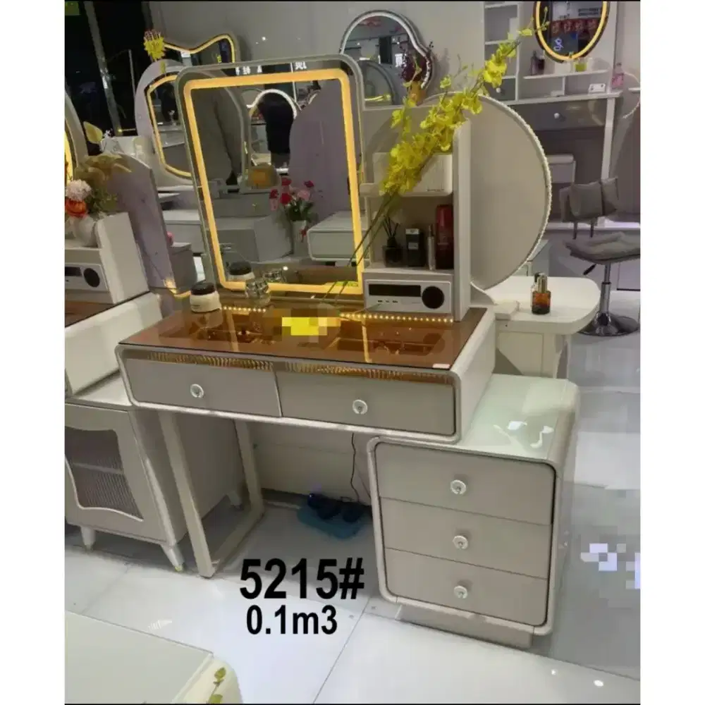 Meja rias lampu