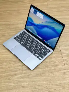 MacBook Pro 2020 M1 , 13 inch , 8/512