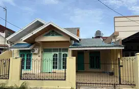 dijual cepat rumah di daerah komplek cendana parak kopi