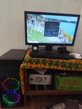 Komputer gaming Ryzen 3 3200G 
Ram 16gb