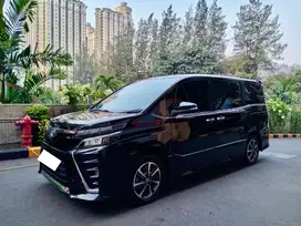 TOYOTA VOXY 2.0 Hitam 2019 AT Mulus Full Original Jarang Pakai