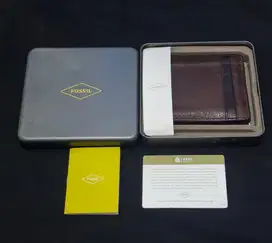 Fossil Ennis RFID Traveler Wallet Brown leather bill fold with tin cas