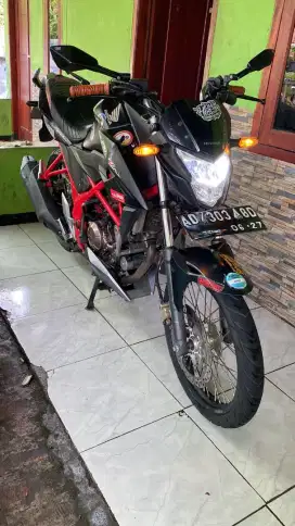 CBR 150 R  . Warna Merah Hitam