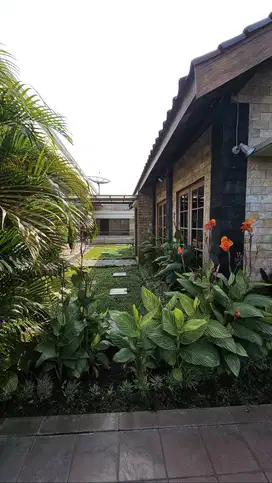 Dijual Rumah Komersial Jalan Nginden Intan Siap Pakai Double Row