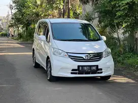 HONDA FREED SD AT 2013 PUTIH AC DOUBLE BLOWER ISTIMEWA
