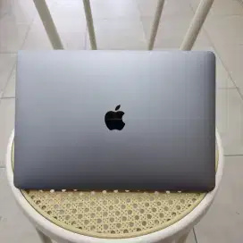 Macbook Pro 2020 Touchbar i5 Ram 16Gb Ssd 500Gb Fisik Mulus CC Rendah
