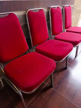 Kursi Besi Spons Merah Pesta/Kursi Kantor/Kursi Makan.