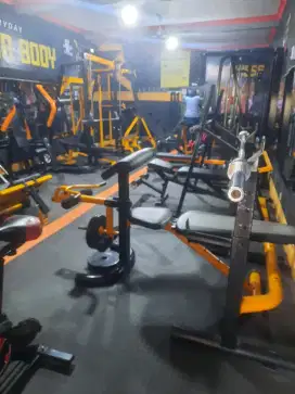 Bench press, treadmill dan chest press dan kabel cross, dumble ,dll