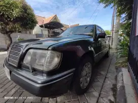 Mercedes benz W124 300E MATIC VIN