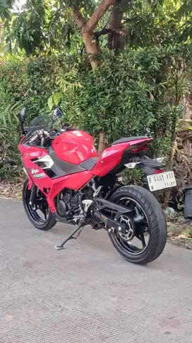 Kawasaki Ninja 250FI thn 2022 Muluss Pakai Dp 500rb