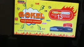 Jual tv nya.  Minus ada garis. Ajja. Chat bila minat
