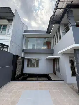 Dijual Rumah 2,5 Lantai dengan View Kota Bandung di Perum Buana Hiltop