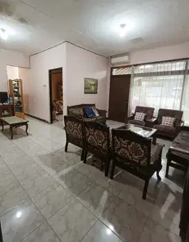 Dijual Cepat Rumah Tua Hitung Tanah di Sriwijaya Bandung