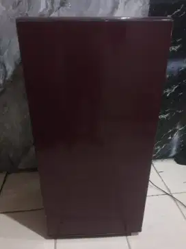 Dijual Kulkas merek Sharp 1pintu masih bagus normal siap pakai