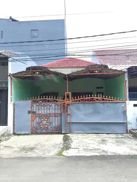 DIJUAL RUMAH BAGUS HADAP UTARA JALAN LEBAR DI KALIDERES