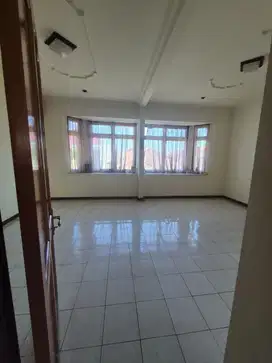 RUMAH DI DHARMAHUSADA INDAH STRATEGIS BAGUS SIAP HUNI