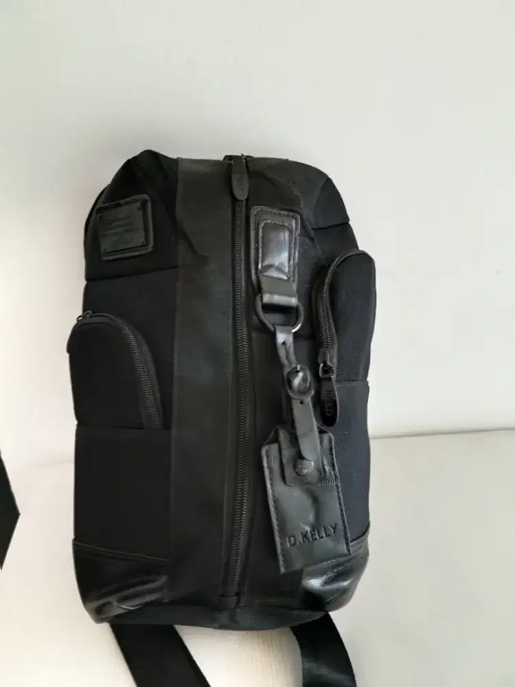 Tas CROS BODY HITAM