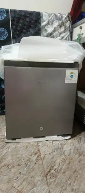 Dijual kulkas mini hisense