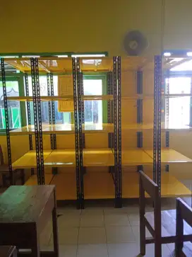 Rak besi rak siku lubang beraneka macam warna
