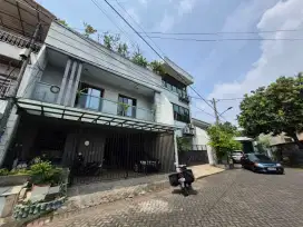 Rumah 2 lantai jalan tulungagung