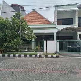 Rumah Manyar One Gate System STRATEGIS, ROW 3 MOBIL