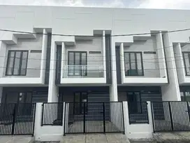 Gress Minimalis 2 Lantai  Rungkut Modern Tengah Dekat MERR &Kampus UPN