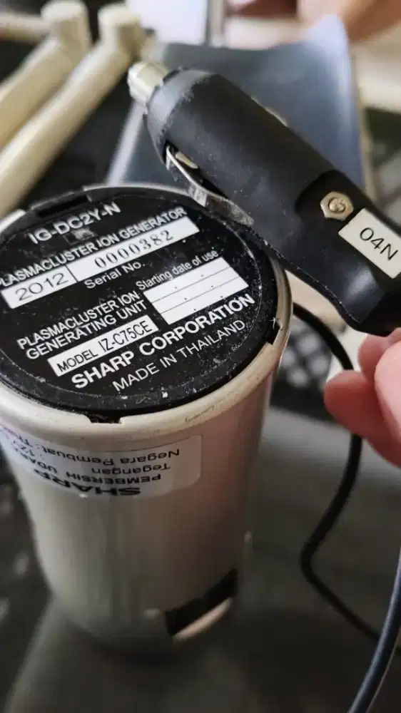 Air purifier penyegar udara di mobil merek sharp