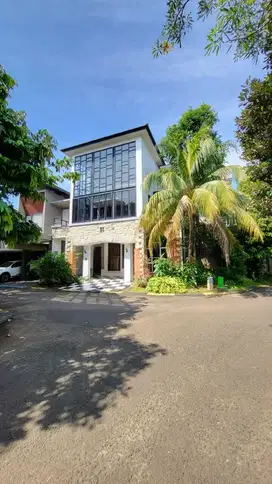 Sewa rumah hook fully furnished depan taman di emerald bintaro tangsel